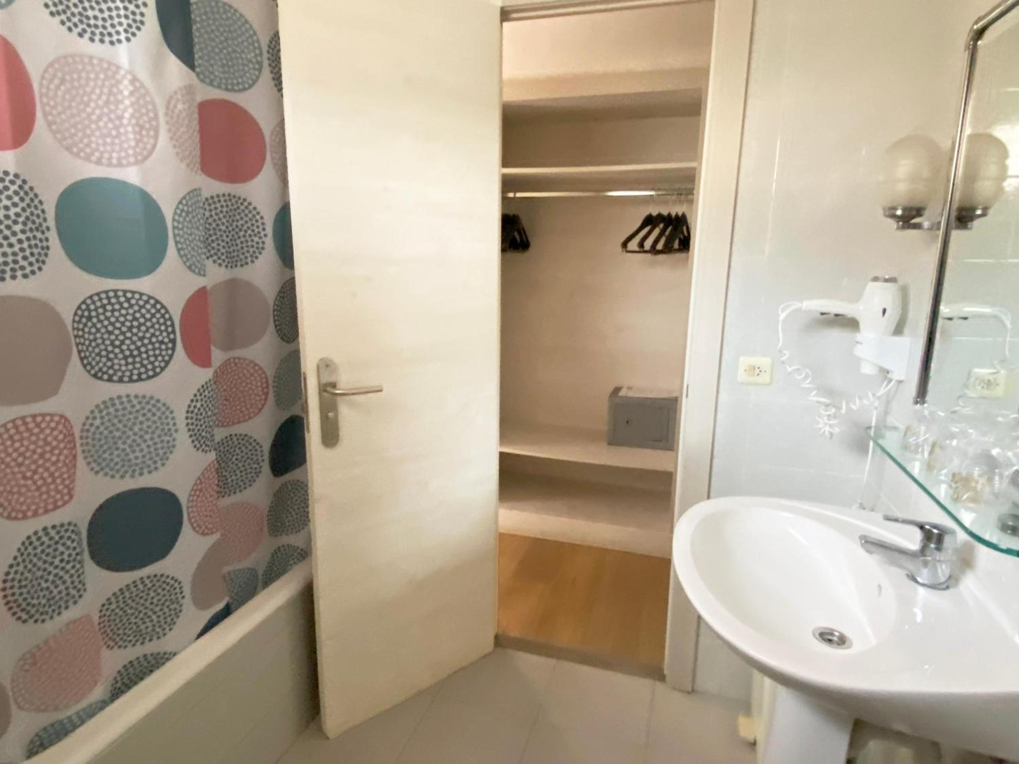 Hotel Medium Montecarlo Palafrugell Oda fotoğraf