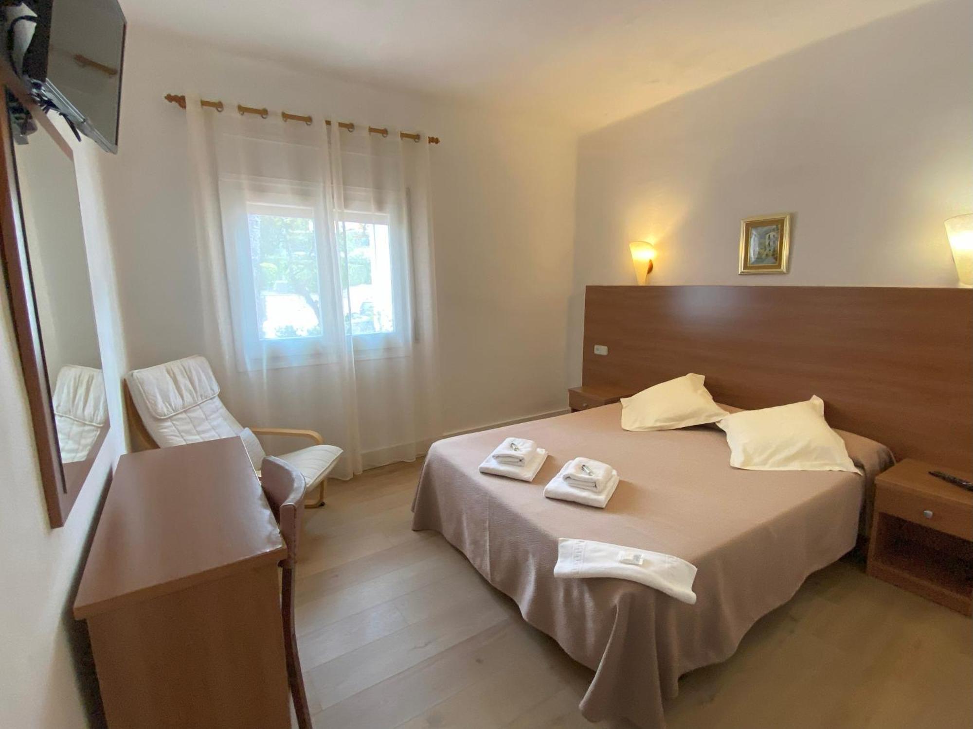 Hotel Medium Montecarlo Palafrugell Oda fotoğraf