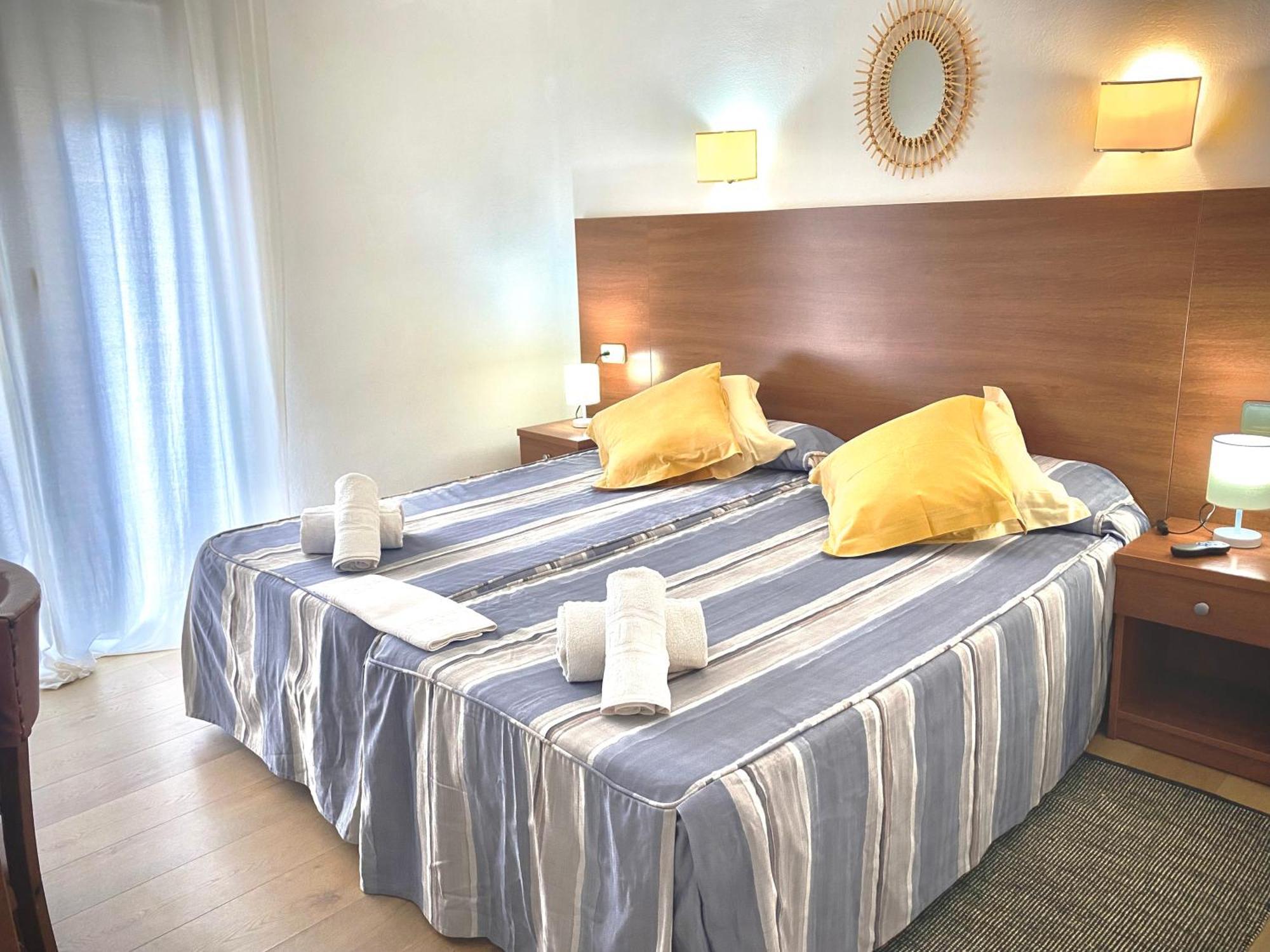 Hotel Medium Montecarlo Palafrugell Oda fotoğraf
