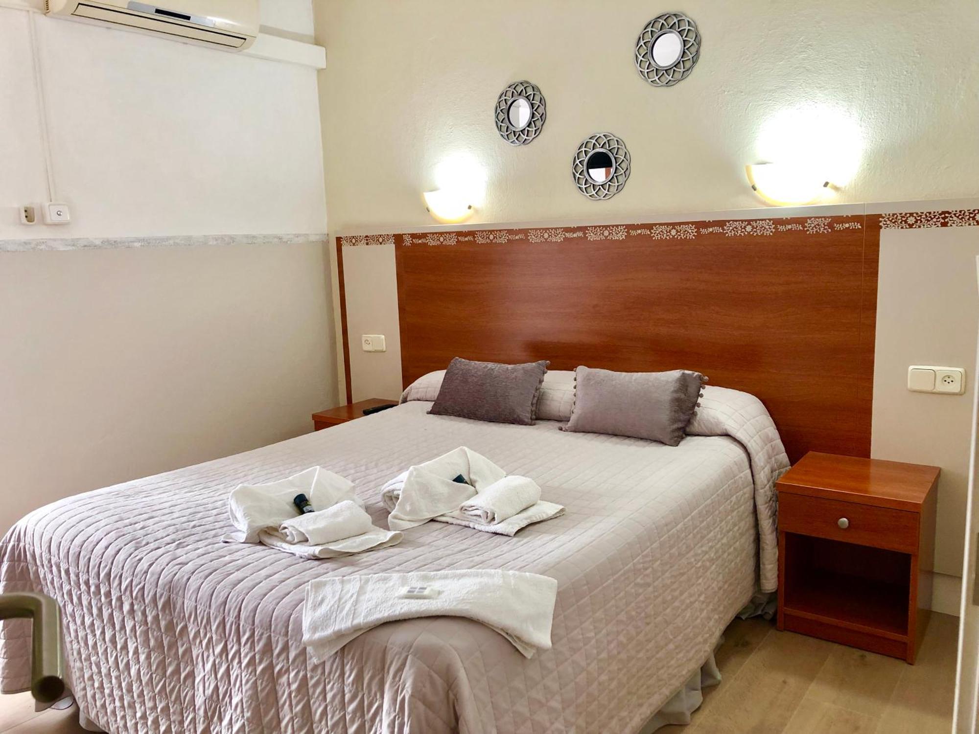 Hotel Medium Montecarlo Palafrugell Oda fotoğraf